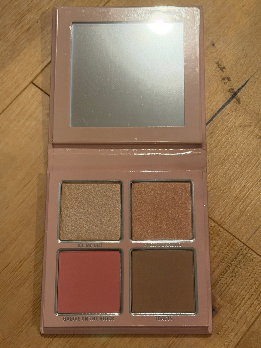Kylie Cosmetics Peachy Rose & Bronze Four-Shade Eyeshadow Palette